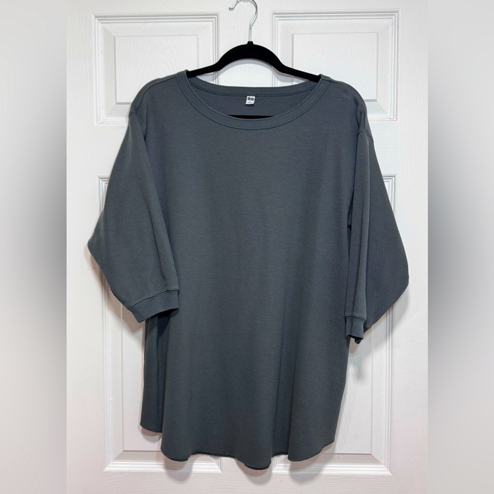 Uniqlo grey 3/4 sleeve waffle crew top L